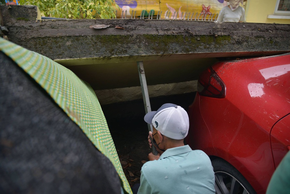Vụ tường đổ đè bẹp 12 ô tô ở Hà Nội: Ai chịu trách nhiệm đền bù thiệt hại? - 5 Vụ tường đổ đè bẹp 12 ô tô ở Hà Nội: Ai chịu trách nhiệm đền bù thiệt hại? - 5