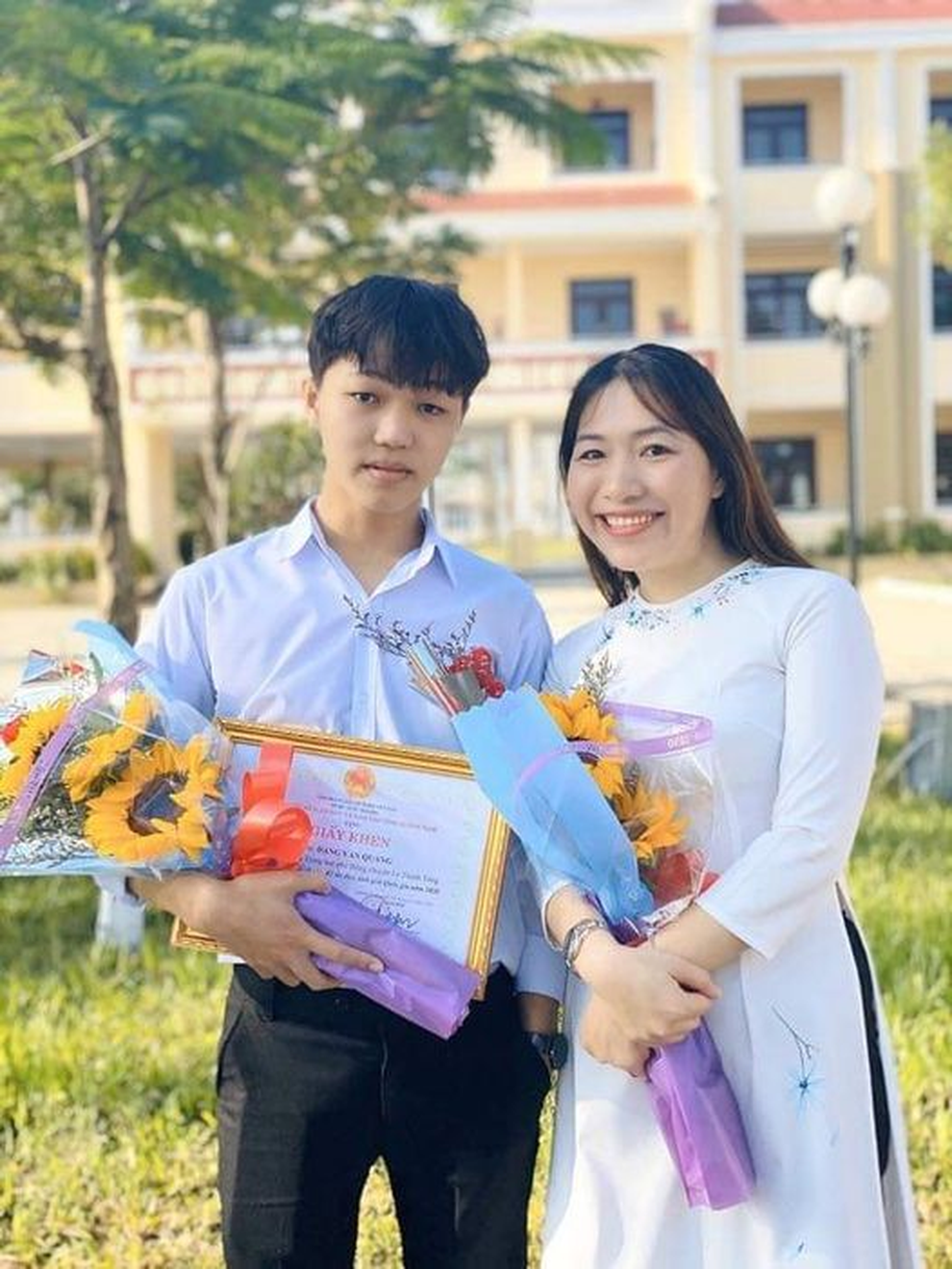 Cộng đồng mạng thán phục chúc mừng nam sinh đạt điểm tuyệt đối môn Văn - 1 Cộng đồng mạng thán phục chúc mừng nam sinh đạt điểm tuyệt đối môn Văn - 1