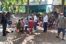 Cảnh sát nổ súng triệt phá trường gà