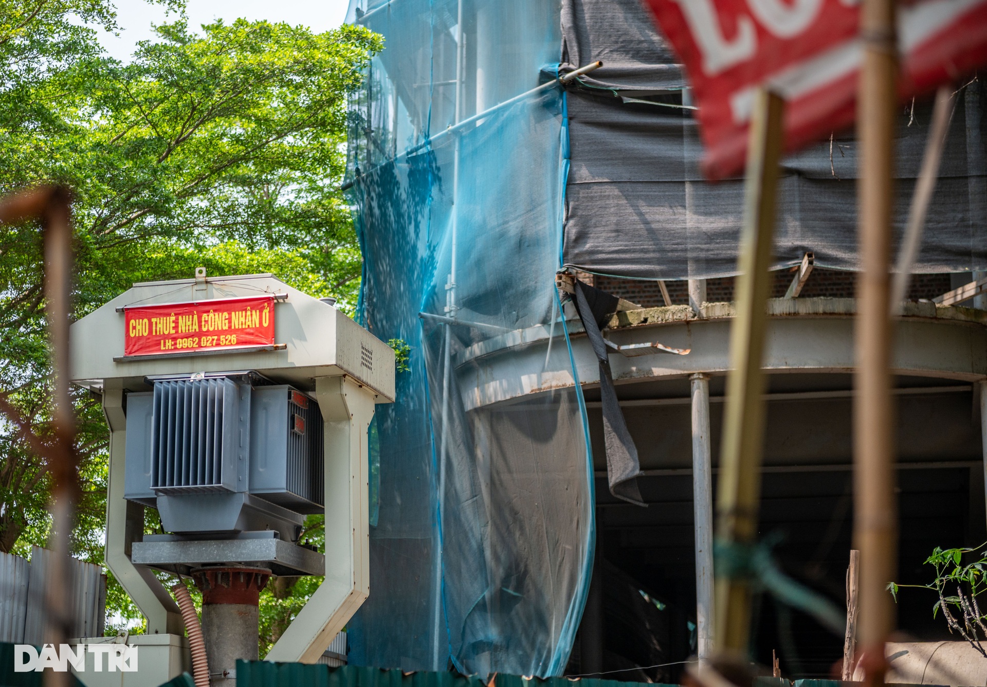 Công trình 1.400m2 khiến Chủ tịch phường Nghĩa Đô ở Hà Nội xộ khám - 6 Công trình 1.400m2 khiến Chủ tịch phường Nghĩa Đô ở Hà Nội xộ khám - 6