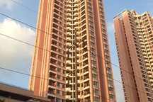 Hàng trăm căn hộ cao cấp bỏ hoang giữa trung tâm Sài Gòn