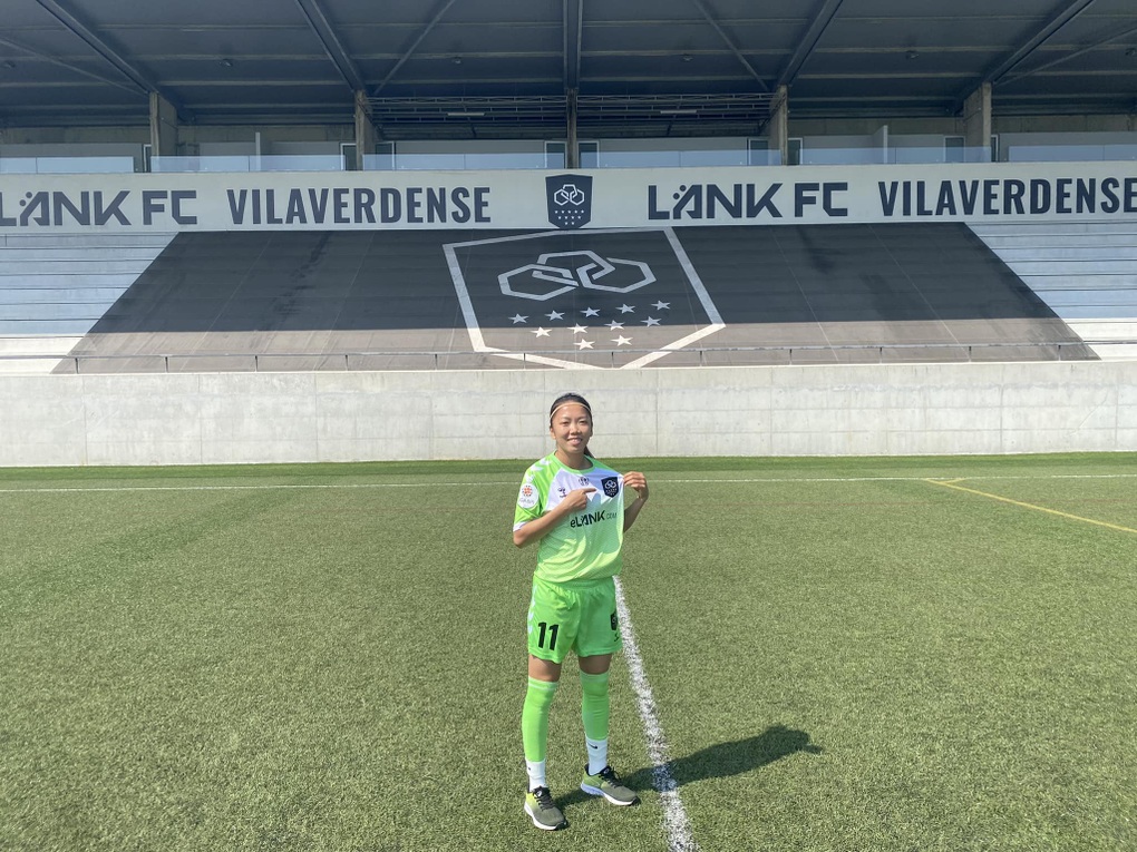 Huỳnh Như hạnh phúc sau trận đấu ra mắt đội bóng Bồ Đào Nha - 1 Huỳnh Như hạnh phúc sau trận đấu ra mắt đội bóng Bồ Đào Nha - 1