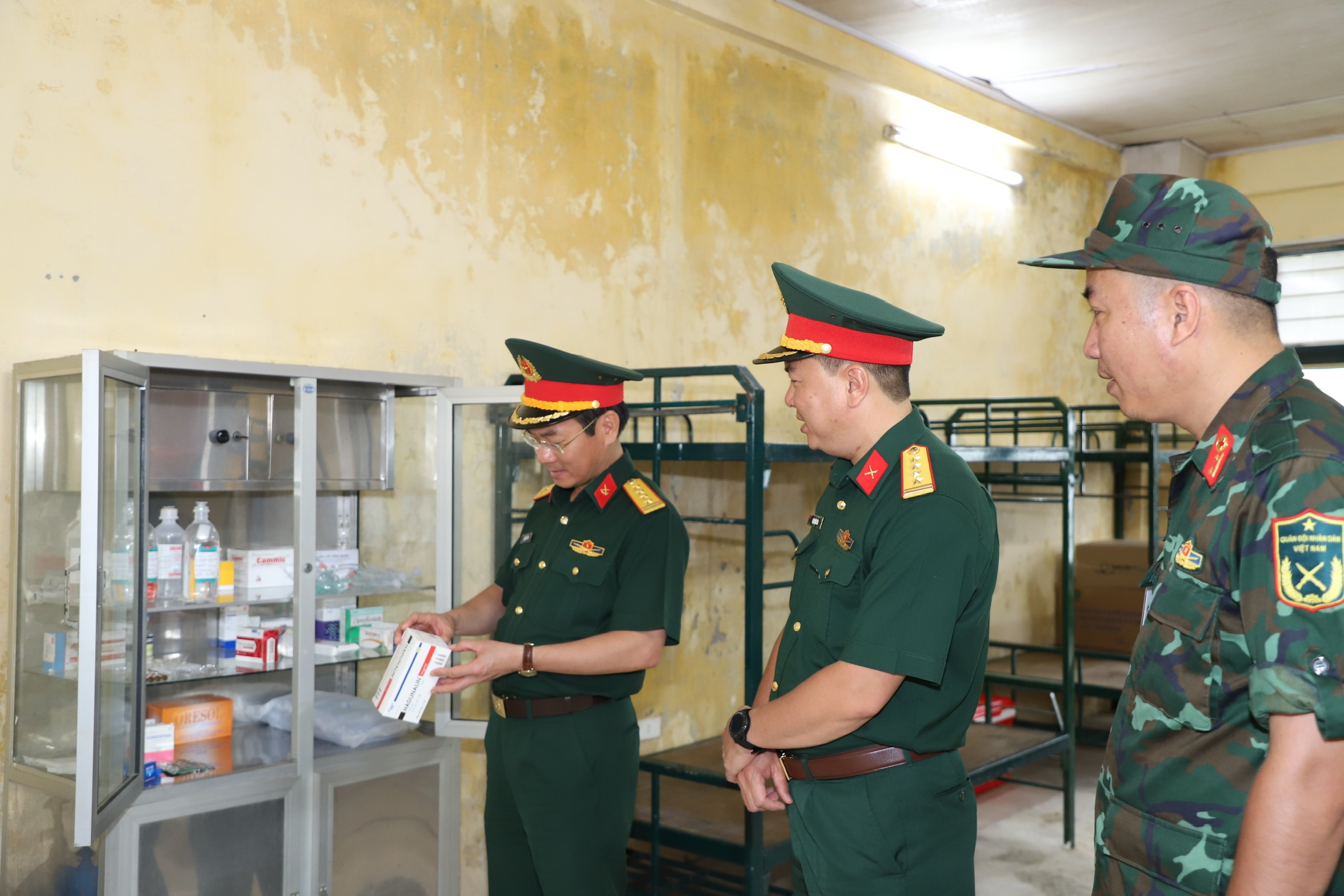 Kiểm tra đột xuất công tác hậu cần cho các lực lượng tham gia diễu binh - 2