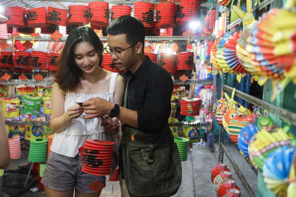 Phố lồng đèn.jpg Phố lồng đèn.jpg