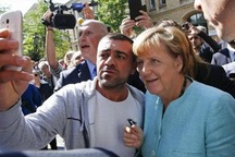 “Niềm tự hào châu Âu” Angela Merkel