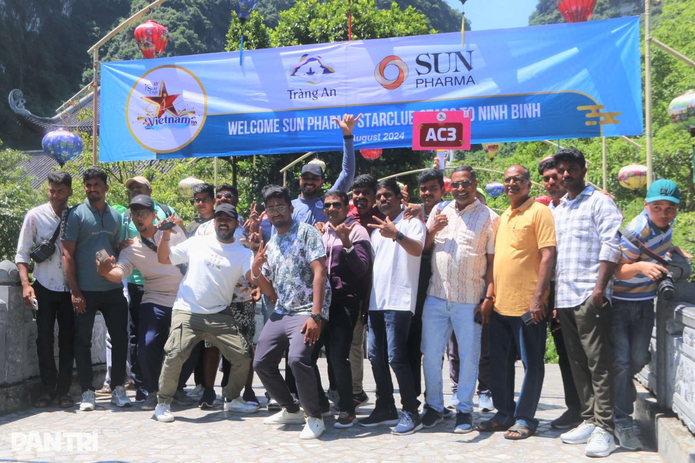 Delegasi 4.500 orang miliarder India dengan gembira mengunjungi situs warisan Trang An - 2 Đoàn 4.500 người của tỷ phú Ấn Độ hào hứng tham quan di sản Tràng An - 2