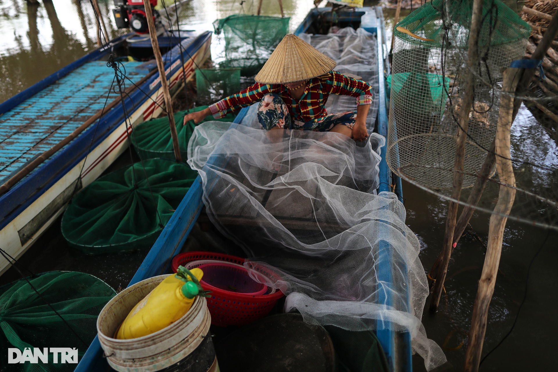 Trắng đêm săn sản vật mùa nước nổi ở miền Tây - 11 Trắng đêm săn sản vật mùa nước nổi ở miền Tây - 11