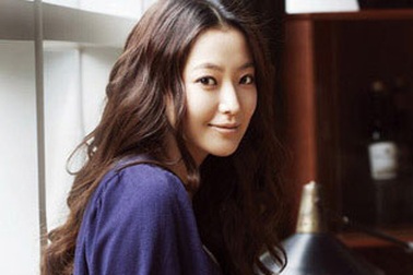 Kim Hee Sun phát hành sách dành cho bà bầu