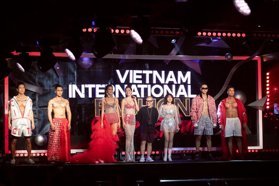 Tiểu Vy, Minh Tú mặc váy xuyên thấu, khoe hình thể trong BST Miss Fitness - 1 Tiểu Vy, Minh Tú mặc váy xuyên thấu, khoe hình thể trong BST Miss Fitness - 1