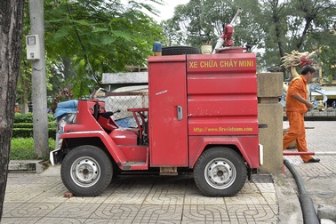 “Khắc tinh của bà hỏa” thành đống sắt vụn trên vỉa hè, gầm cầu