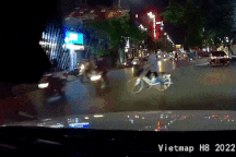 Đâm phải người đi xe đạp sang đường, thanh niên tăng ga tẩu thoát