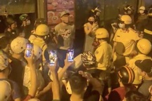 Khởi tố tài xế siêu xe Ferrari chống người thi hành công vụ