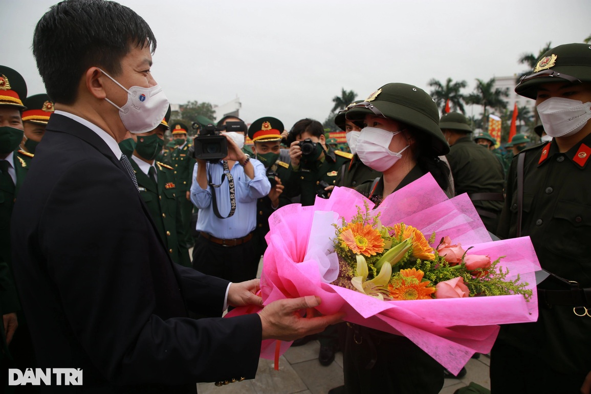 Nữ tân binh xinh đẹp cất bằng y khoa lên đường nhập ngũ - 9 Nữ tân binh xinh đẹp cất bằng y khoa lên đường nhập ngũ - 9