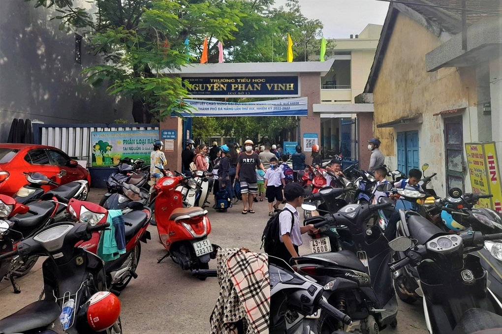 Học sinh lớp 1 bầm tím chân khi ở trường: Không phải do giáo viên hành hung - 2 Học sinh lớp 1 bầm tím chân khi ở trường: Không phải do giáo viên hành hung - 2