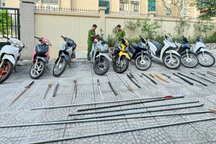 Bắt 26 người hỗn chiến trên nhiều tuyến phố Hà Nội