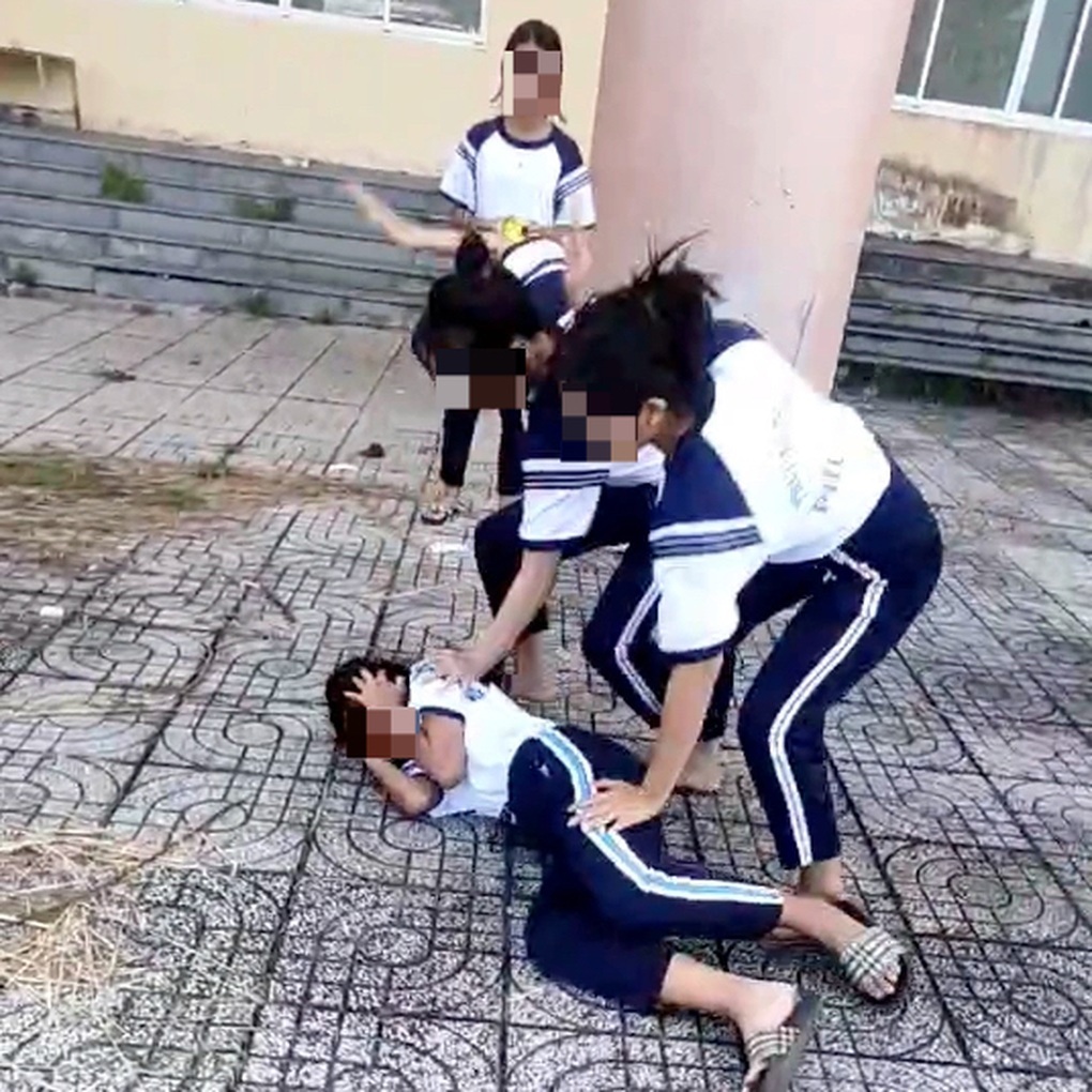 Những vụ bạo lực học đường gây xôn xao dư luận năm 2024 - 2 Những vụ bạo lực học đường gây xôn xao dư luận năm 2024 - 2