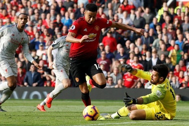 Man Utd 0-0 Liverpool: Lắm chấn thương, thiếu bàn thắng