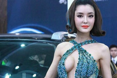 Người mẫu xe hơi hàng đầu Trung Quốc lộ “vòng một” táo bạo