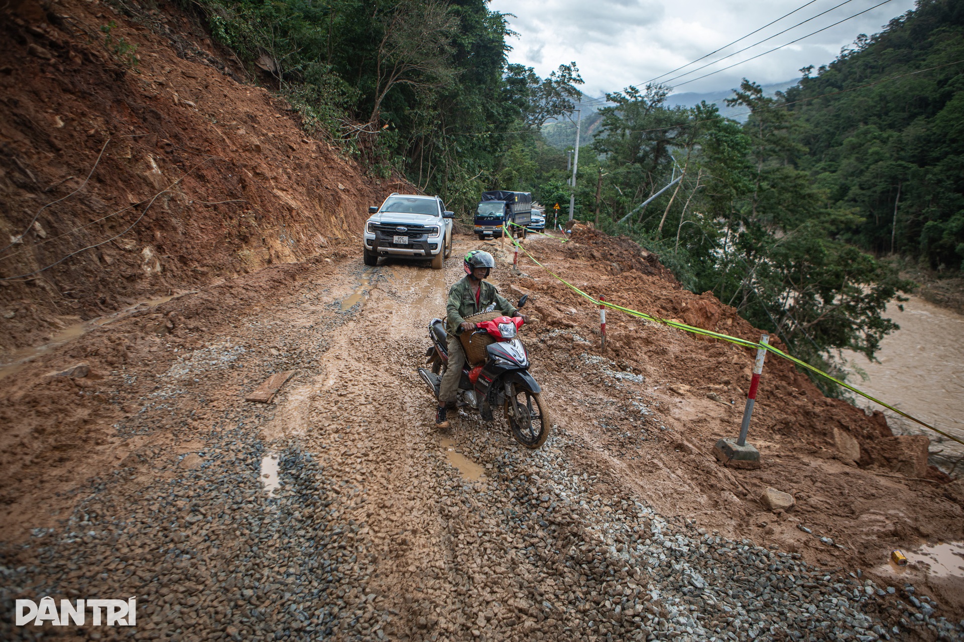 Nghĩa đồng bào sưởi ấm vùng lũ Khánh Hòa sau 5 ngày cô lập - 2
