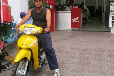 "Hiệp sĩ” mất xe được một người dân tặng xe mới