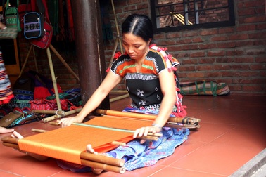 Giao lưu, trưng bày sản phẩm tơ lụa thổ cẩm truyền thống 2018