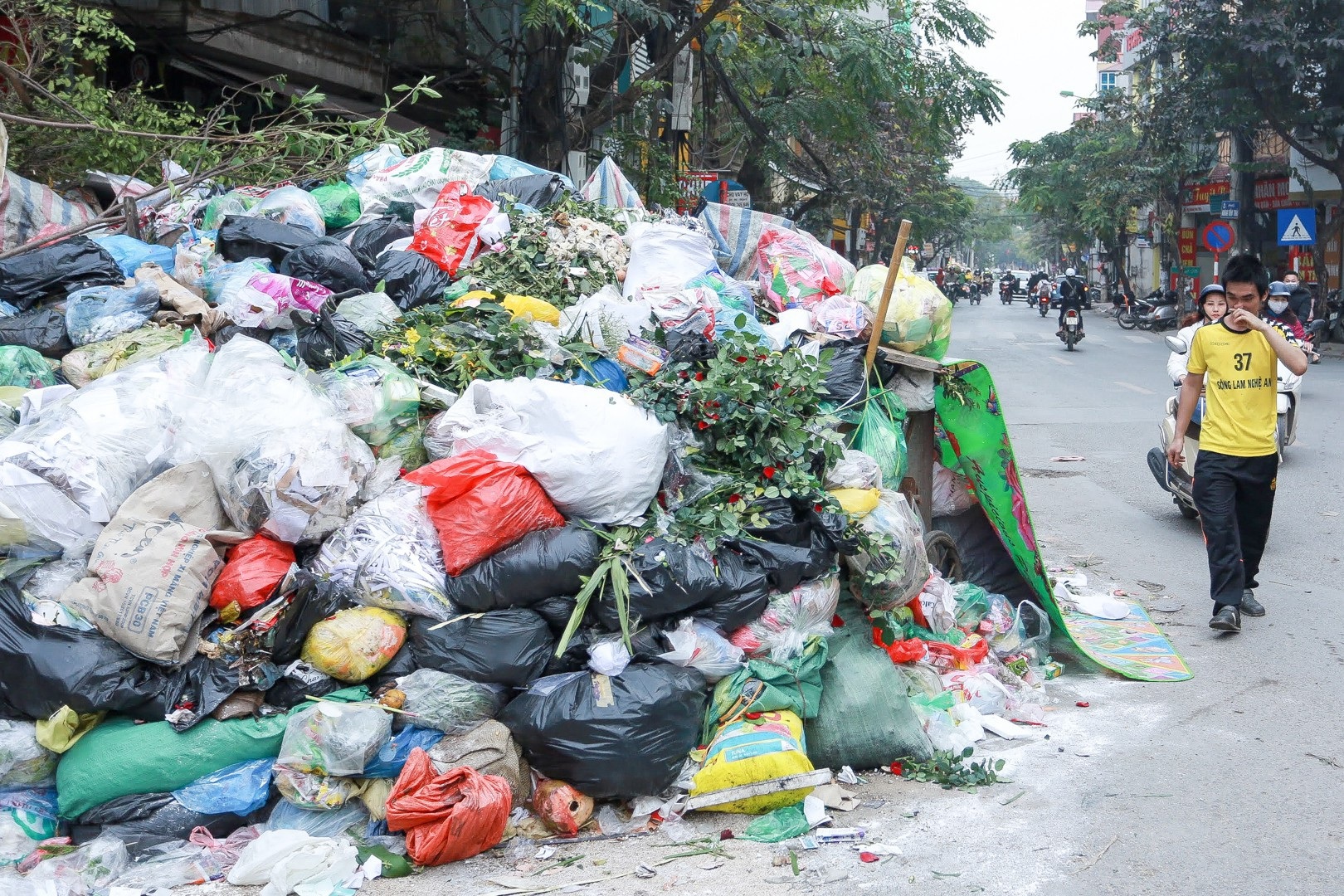 Hà Nội: Khẩn trương tìm phương án "giải cứu" rác