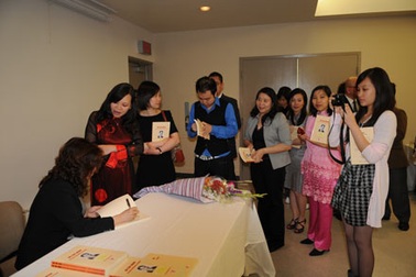 Ra mắt cuốn sách về Chủ tịch Hồ Chí Minh ở Canada