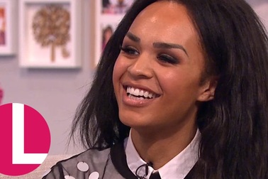 Talulah-Eve duyên dáng trên truyền hình