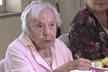 Cụ bà sống hơn một thế kỷ tiết lộ bí quyết trường thọ "ngược đời"