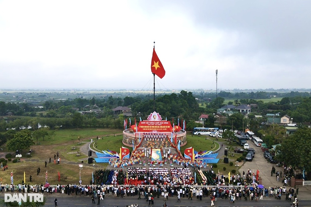 Thiêng liêng Lễ Thượng cờ Thống nhất non sông tại Vĩ tuyến 17 - 2 Thiêng liêng Lễ Thượng cờ Thống nhất non sông tại Vĩ tuyến 17 - 2