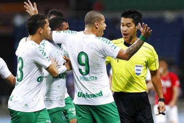 Trọng tài cầm còi ở V-League điều khiển trận tuyển Việt Nam gặp Nhật Bản