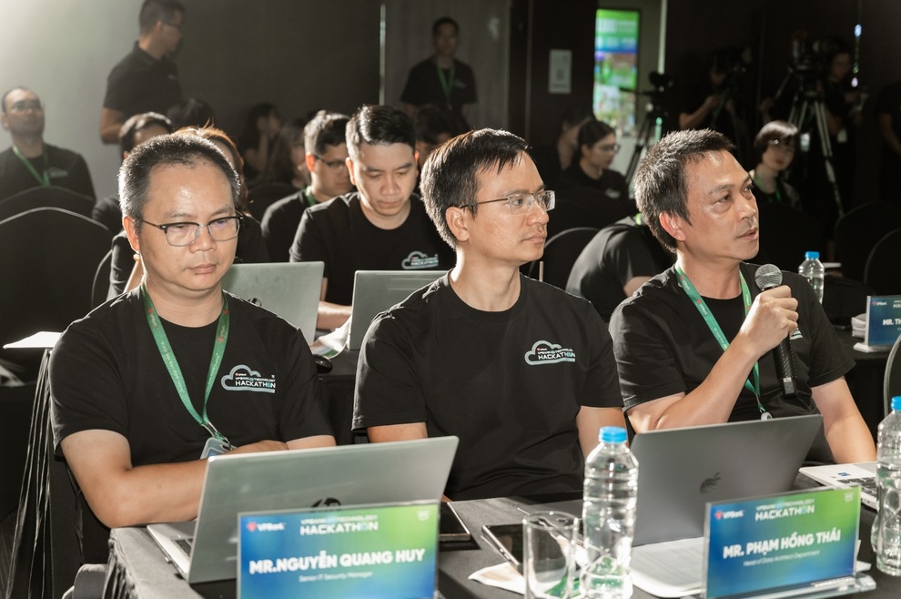 VPBank Technology Hackathon 2025: Những người trẻ viết tương lai cho ngân hàng số - 1 VPBank Technology Hackathon 2025: Những người trẻ viết tương lai cho ngân hàng số - 1