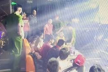 67 dân chơi thác loạn trong "tiệc ma túy" tại quán Karaoke