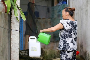 Ở nơi người dân "mua chỉ vàng dễ hơn mua can nước ngọt"