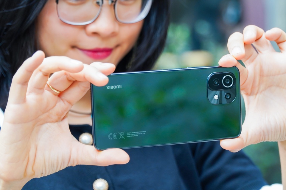 Đánh giá Xiaomi Mi 11 Lite: thiết kế mỏng nhẹ, hiệu năng đủ dùng - 7 Đánh giá Xiaomi Mi 11 Lite: thiết kế mỏng nhẹ, hiệu năng đủ dùng - 7