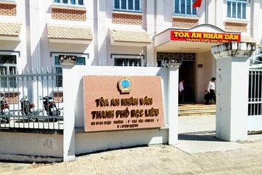 Nguyên giảng viên đại học làm giả giấy tờ để được lấy nhiều vợ lãnh 6 tháng tù