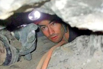 Chàng trai mắc kẹt trong hang chật hẹp 27 tiếng, chết ở tư thế treo ngược