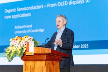 Học giả hơn 140 bằng sáng chế tiết lộ nguyên lý tự nhiên giúp tạo ra OLED