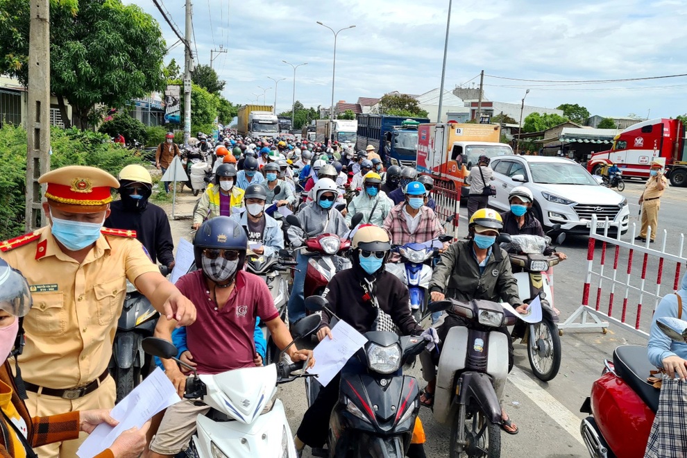 Hàng vạn người từ Đà Nẵng đổ về Quảng Nam trước giờ G - 3 Hàng vạn người từ Đà Nẵng đổ về Quảng Nam trước giờ G - 3