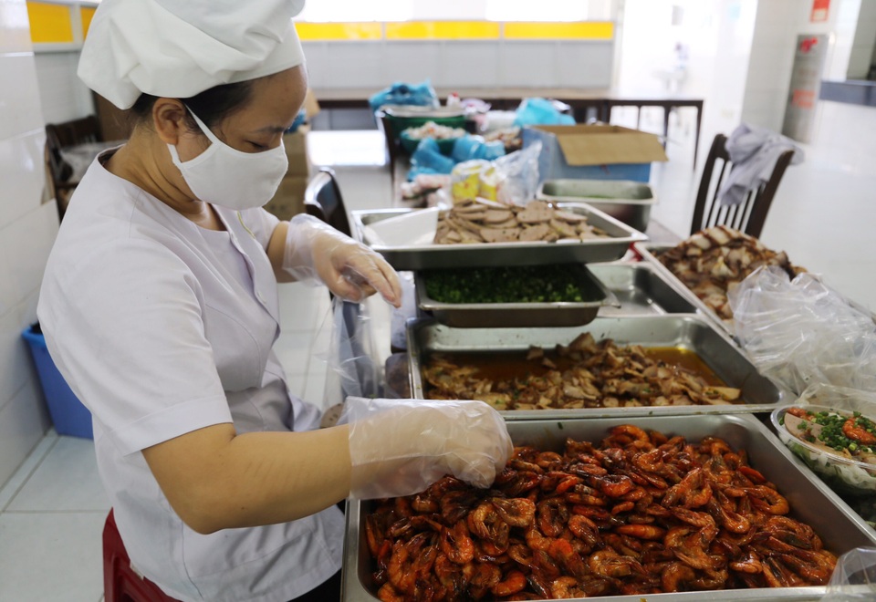 Hậu phương trên tuyến đầu: Người có mệt, tinh thần không được phép mệt! - 2 Hậu phương trên tuyến đầu: Người có mệt, tinh thần không được phép mệt! - 2