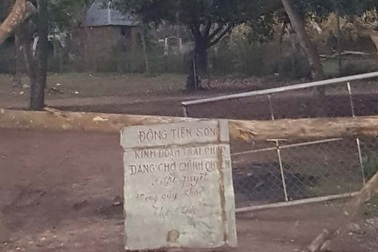 Lập hàng rào ngăn không cho du khách vào tham quan động Tiên Sơn