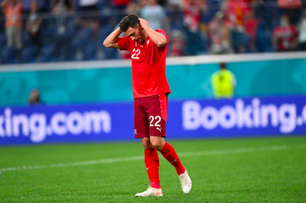 Nước mắt tuyển Thụy Sỹ sau loạt luân lưu kỳ lạ với Tây Ban Nha - 3 Nước mắt tuyển Thụy Sỹ sau loạt luân lưu kỳ lạ với Tây Ban Nha - 3