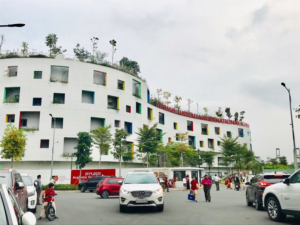 Covid-19: Bị phản ứng vì thu học phí, trường quốc tế “xin thêm thời gian” - 2 Covid-19: Bị phản ứng vì thu học phí, trường quốc tế “xin thêm thời gian” - 2