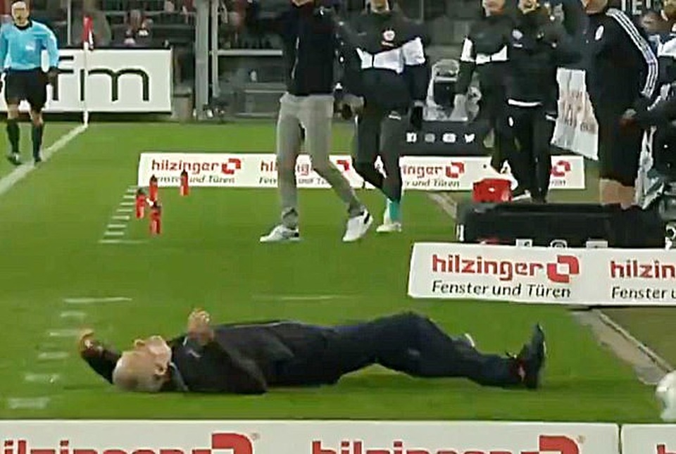 Những khoảnh khắc điên rồ chỉ có ở giải Bundesliga - 2 Những khoảnh khắc điên rồ chỉ có ở giải Bundesliga - 2