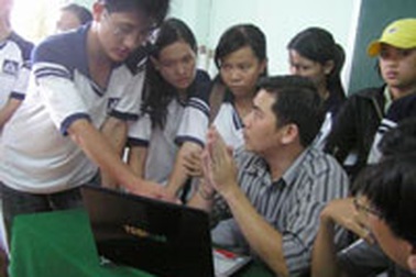 Các giáo sư hiến kế cho vấn đề học phí