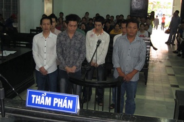 Đột nhập nhà dân trộm gỗ sưa, lĩnh 65 năm tù