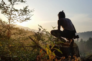 Chán vợ , bỏ vào rừng sống đời săn bắt hái lượm