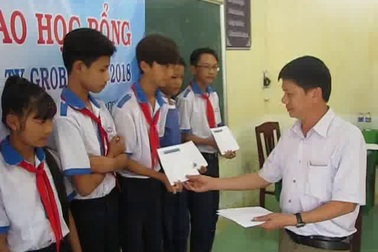 Trao học bổng Grobest cho học sinh tỉnh Bạc Liêu.