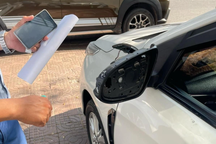 Xe máy đi ngược chiều tông vỡ gương ô tô trên cao tốc Mỹ Thuận - Cần Thơ