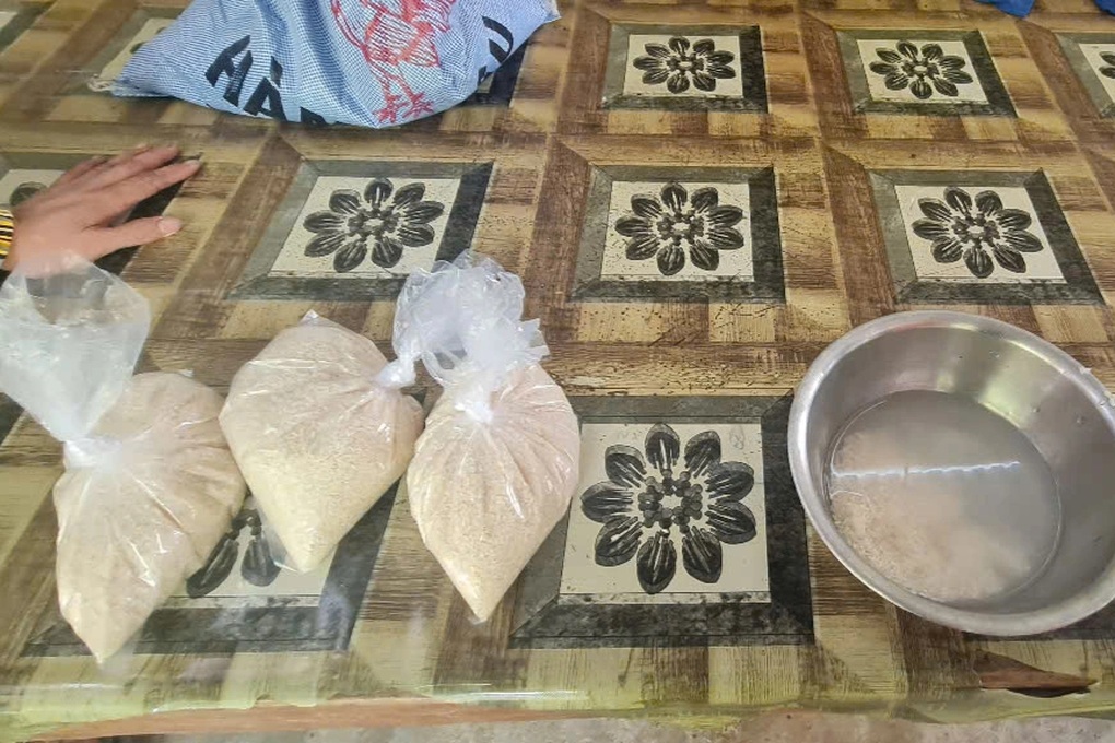 Kiểm tra cơ sở bán gạo lạ ở Hậu Giang - 2